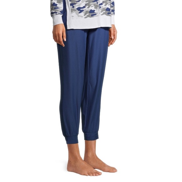 Women’s Muk Luks Camo  Lounge pj’s 2 piece set - Picture 9 of 14